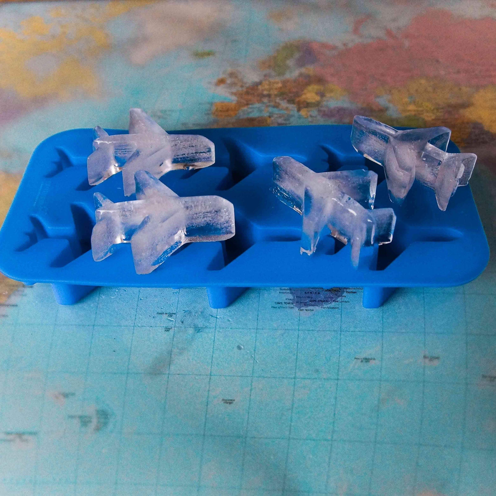 eiswuerfelform flugzeug