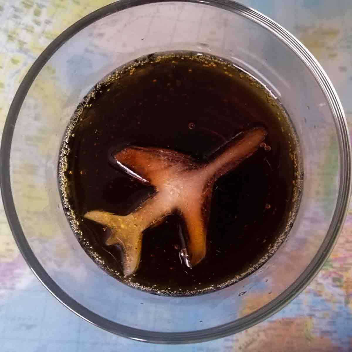 eiswuerfelform flugzeug